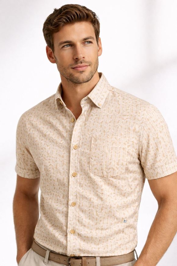 Foto de Camisa Regular Fit estampado espiga beige