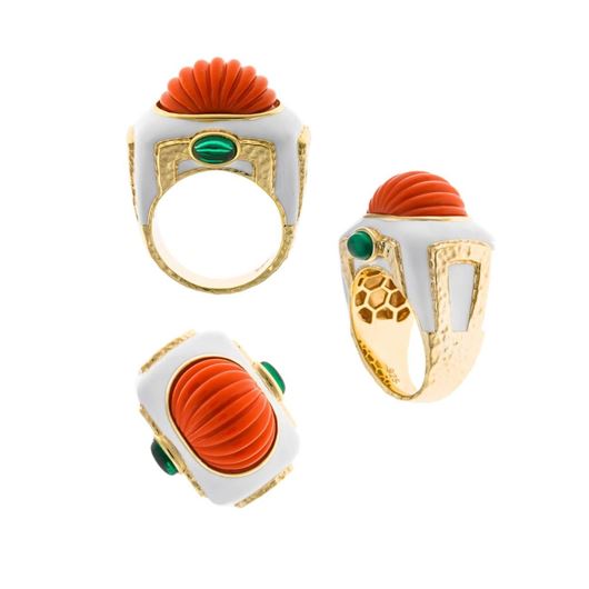 Foto de Sortija metal chapado dorado esmaltado blanco chaton