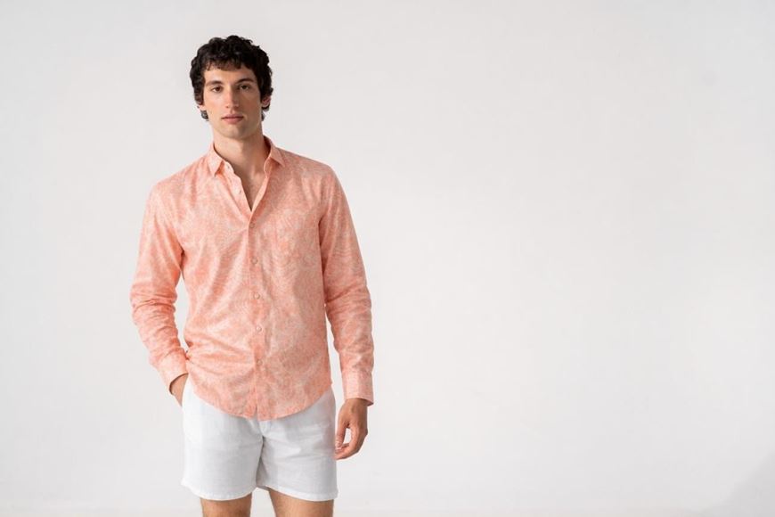 Foto de Camisa estampado geométrico verano color salmón