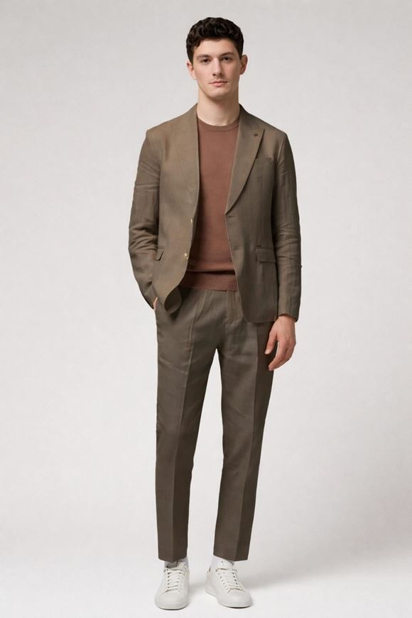 Foto de Traje 100% lino color camel