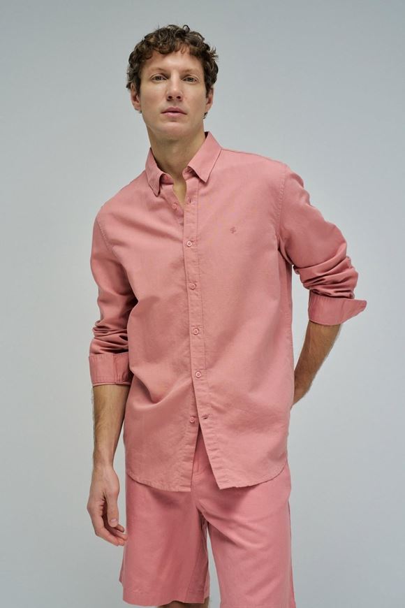 Foto de Camisa regular fit rosa mezcla lino y algodón