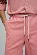 Foto de Pantalón corto rosa mezcla lino y algodón