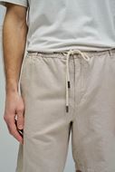 Foto de Pantalón corto arena mezcla lino y algodón