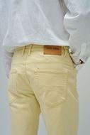 Foto de Pantalón corto S-activ color amarillo 
