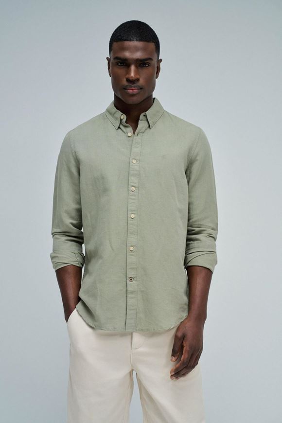 Foto de Camisa regular fit en mezcla de lino verde caqui