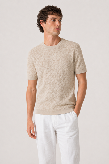 Foto de Camiseta de punto calado geometrico en color beige