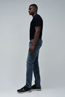 Foto de Pantalón vaquero regular fit color azul efecto lavado