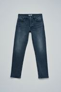 Foto de Pantalón vaquero regular fit color azul efecto lavado