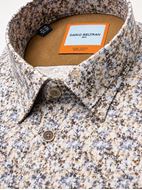 Foto de Camisa con bolsillo estampado hojas tonos azul y marrón