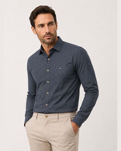 Foto de Camisa extra-suave en algodon con bolsillo, mini estampado geométrico