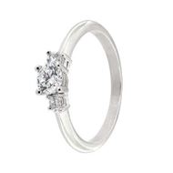 Foto de Sortija tresillo en oro blanco 18kt y 3 brillantes 0,30ct, Color H, Pureza VSI