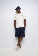 Foto de Camiseta con logo bordado blanca