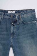 Foto de Vaquero Straight Fit cierre con cremallera y botón azul lavado