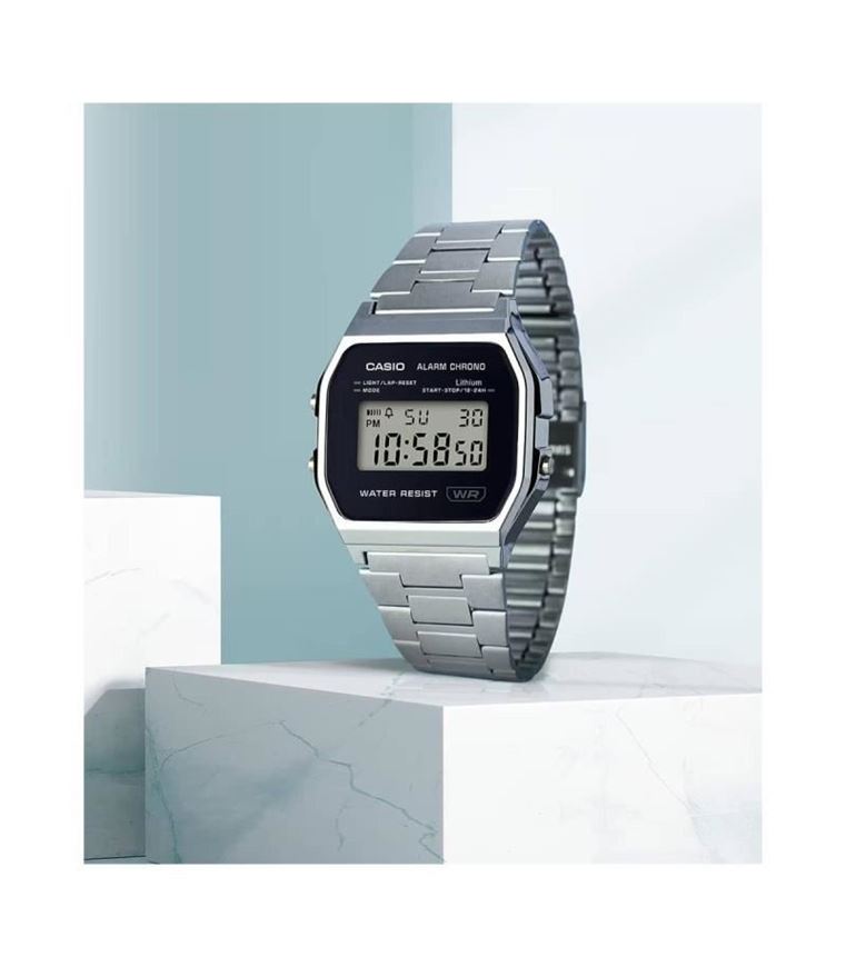 Foto de Reloj Retro Casio digital acero y esfera negra
