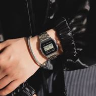 Foto de Reloj Retro Casio digital acero y esfera negra