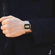 Foto de Reloj Retro Casio digital acero y esfera negra