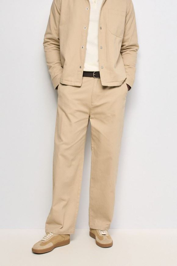Foto de Pantalón chino corte recto beige
