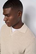 Foto de Jersey de punto cuello polo en V beige