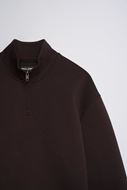 Foto de Jersey cuello zipper marrón