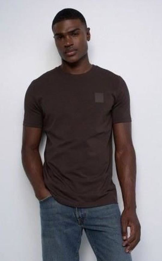 Foto de Camiseta Slim Fit con logo en relieve marrón