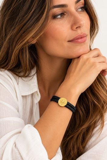 Foto de Pulsera de piel negra y acero baño oro 18cm
