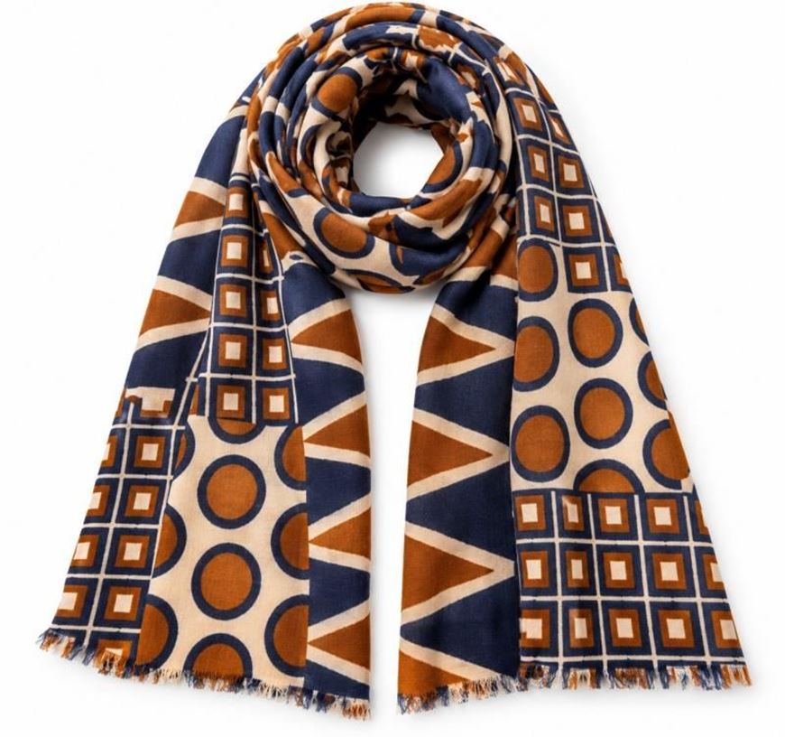 Foto de Fular Boccola de hombre con estampado geométrico azul marino y camel 70x200cm